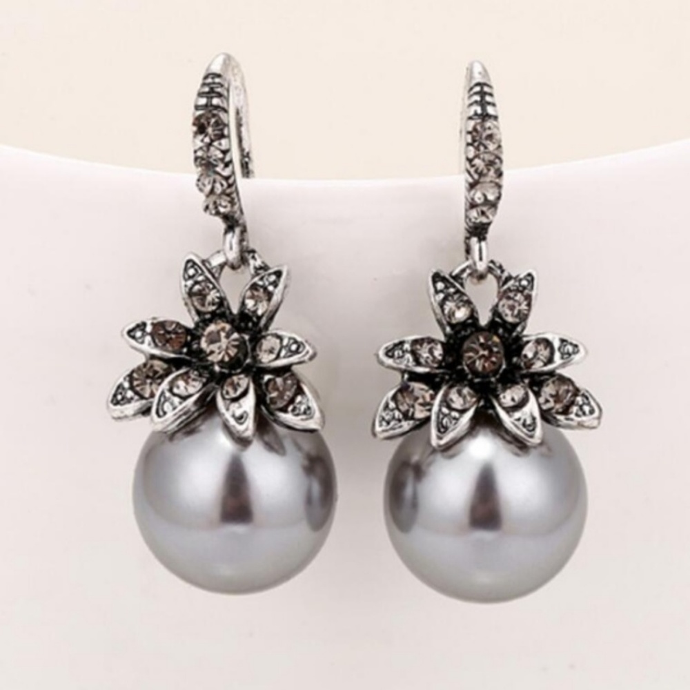 New SS Crystal Flower with Faux Pearl Earrings
